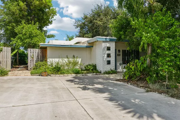 221 NE 17th ST, Delray Beach, FL 33444