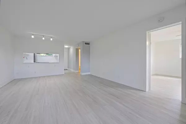 Palm Springs, FL 33461,2811 S Garden DR 110