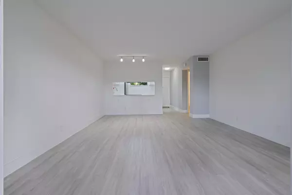 Palm Springs, FL 33461,2811 S Garden DR 110