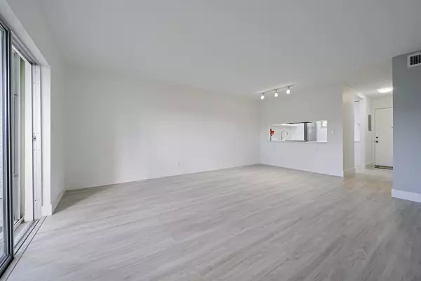 Palm Springs, FL 33461,2811 S Garden DR 110