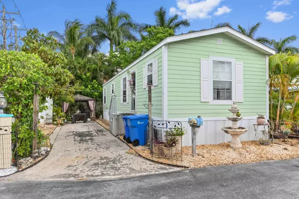 Lantana, FL 33462,2 E View ST
