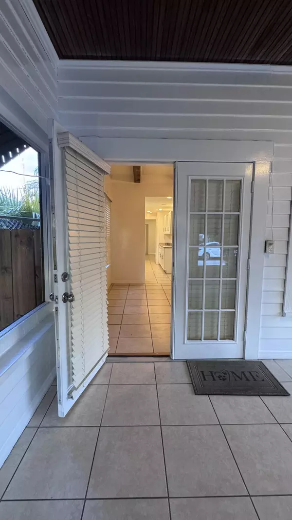 Lake Worth Beach, FL 33460,114 S J ST 1