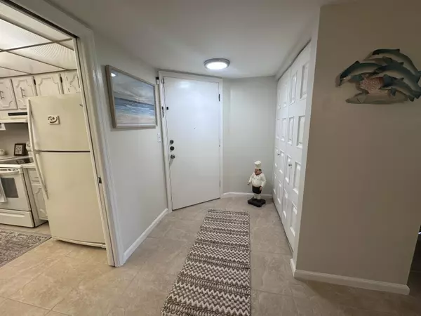 Lake Park, FL 33403,801 Lake Shore DR 117