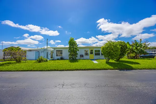 8904 Palm ST, Boynton Beach, FL 33436