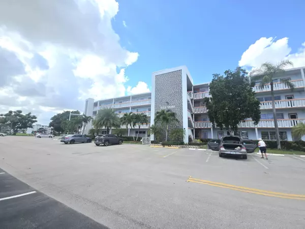 2010 Westbury F 2010, Deerfield Beach, FL 33442