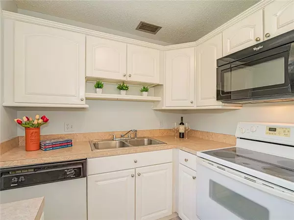 Vero Beach, FL 32962,34 Vista Gardens TRL 103