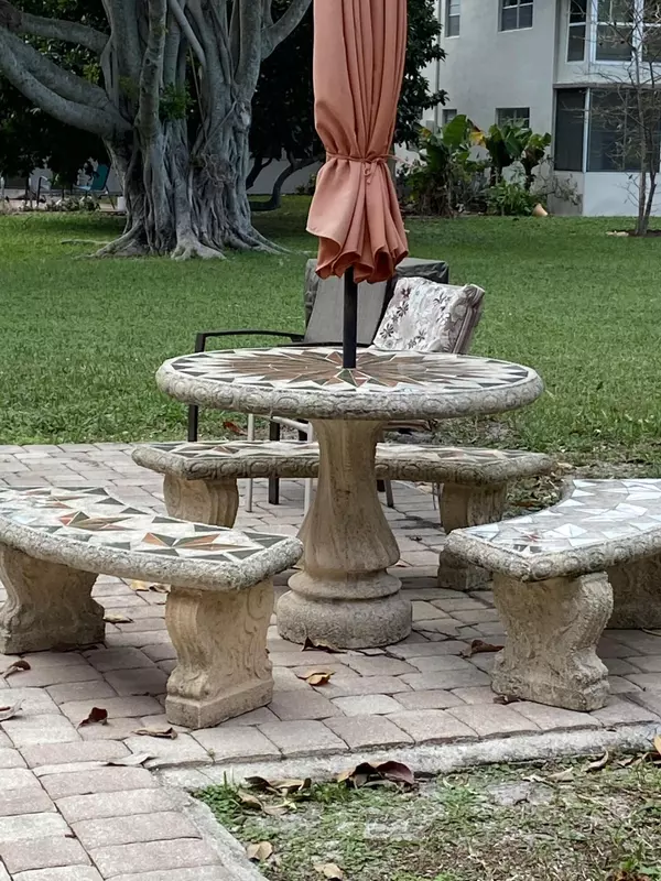 423 Chatham U, West Palm Beach, FL 33417