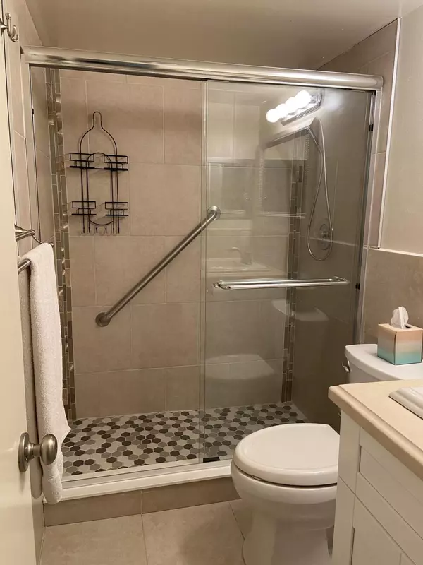 West Palm Beach, FL 33417,423 Chatham U