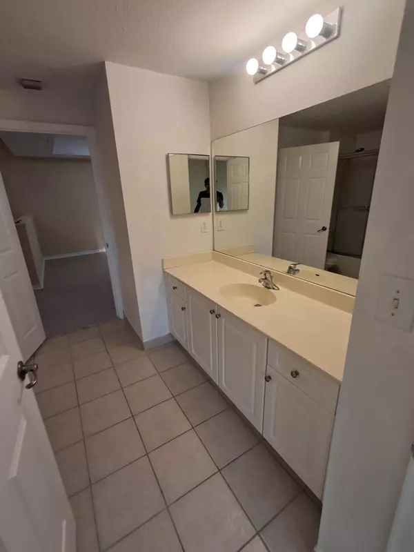 Palm Beach Gardens, FL 33410,2807 Veronia DR 101