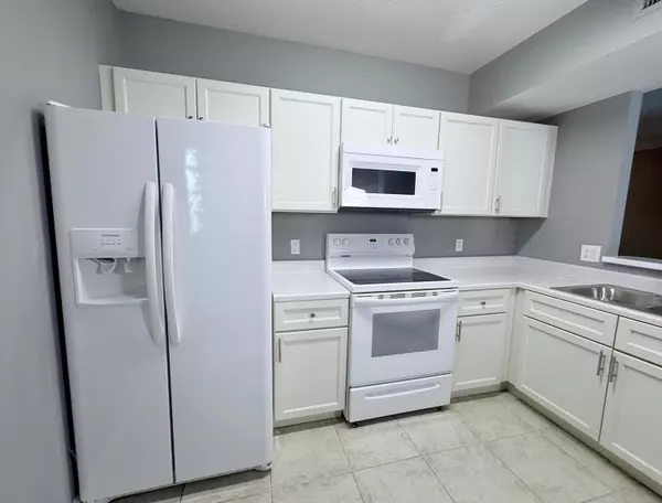 West Palm Beach, FL 33411,1115 Golden Lakes BLVD 512