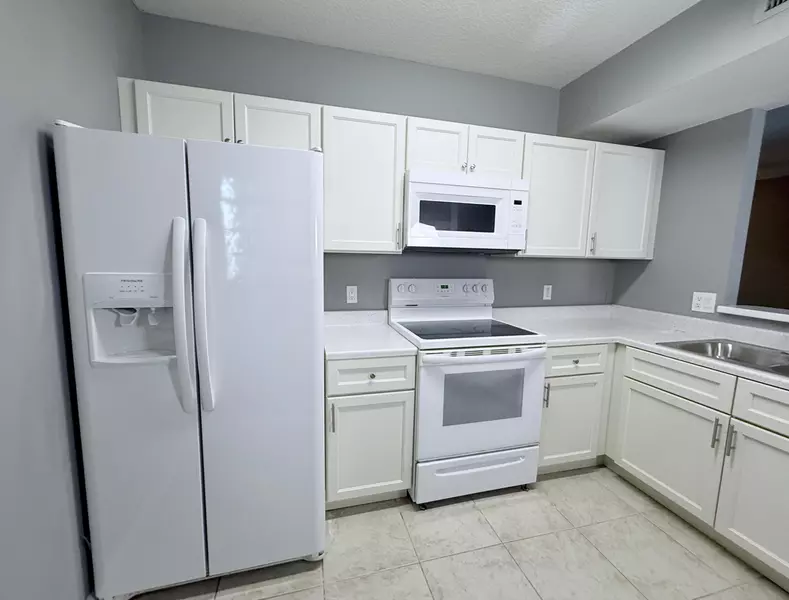 1115 Golden Lakes BLVD 512, West Palm Beach, FL 33411