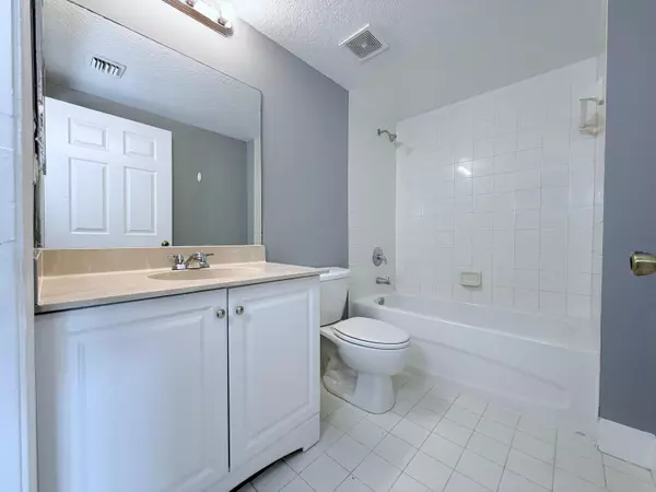 West Palm Beach, FL 33411,1115 Golden Lakes BLVD 512