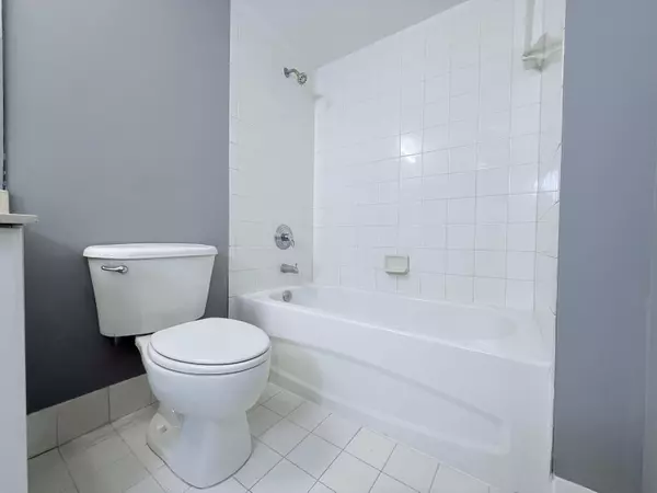 West Palm Beach, FL 33411,1115 Golden Lakes BLVD 512