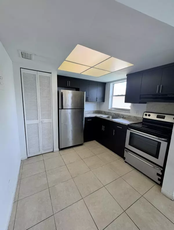 101 NE 41st ST E85, Oakland Park, FL 33334