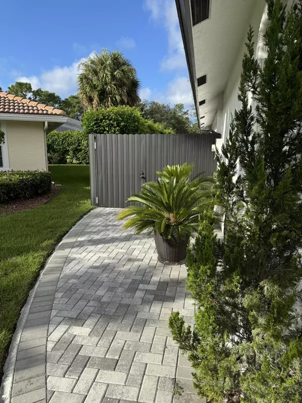 Royal Palm Beach, FL 33411,102 Rainforest CT