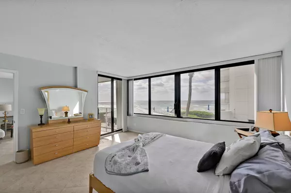 South Palm Beach, FL 33480,3590 S Ocean BLVD 306