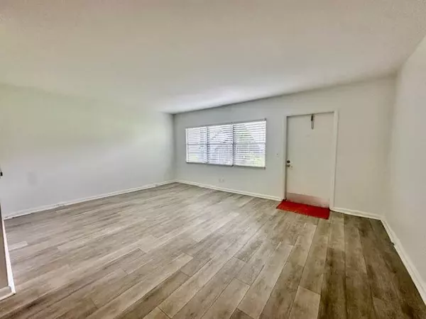 Boca Raton, FL 33434,212 Suffolk F