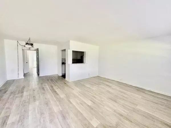 Boca Raton, FL 33434,212 Suffolk F