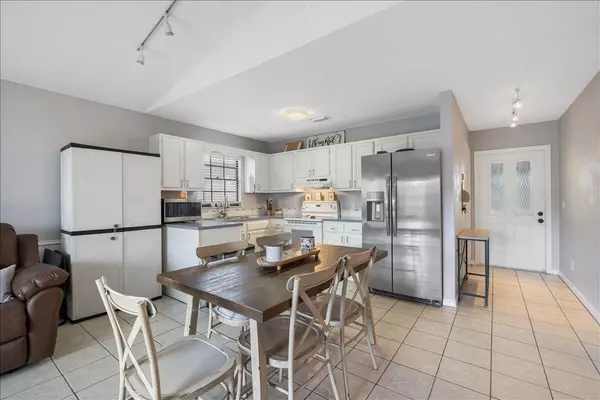 Vero Beach, FL 32962,411 SW 13th LN