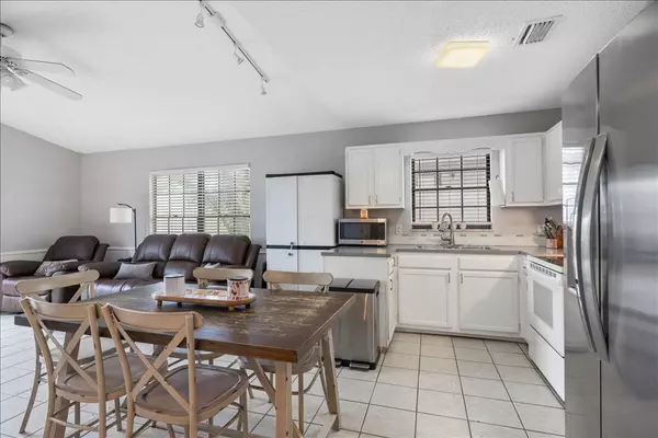 Vero Beach, FL 32962,411 SW 13th LN