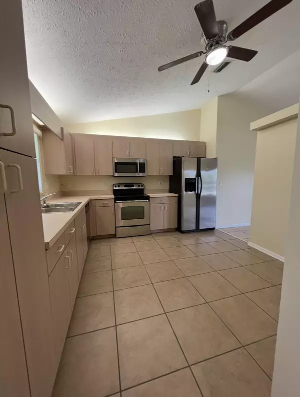 Port Saint Lucie, FL 34983,302 SW Carter AVE