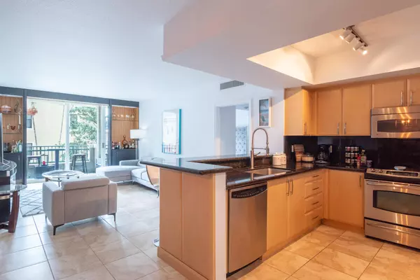 West Palm Beach, FL 33401,403 S Sapodilla AVE 207