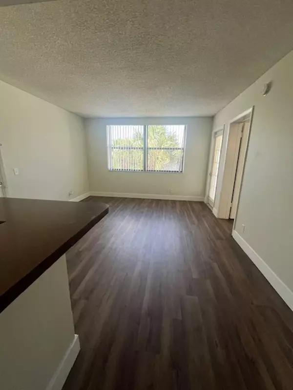 West Palm Beach, FL 33401,738 Executive Center DR 34