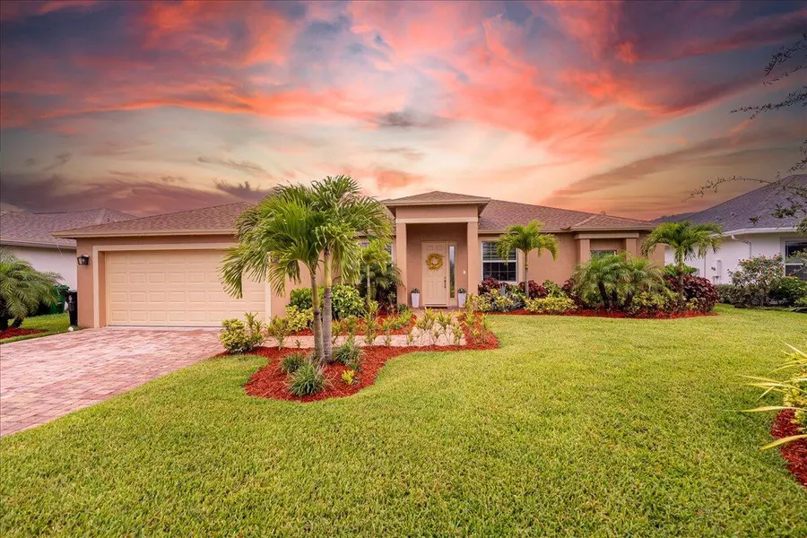 448 SW Vista Lake DR, Port Saint Lucie, FL 34953