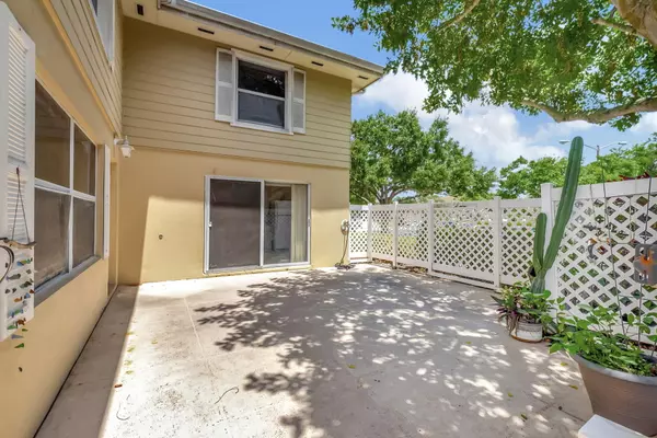 Boynton Beach, FL 33436,4004 Medford CT