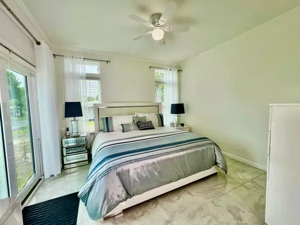 Deerfield Beach, FL 33442,413 Hibiscus DR
