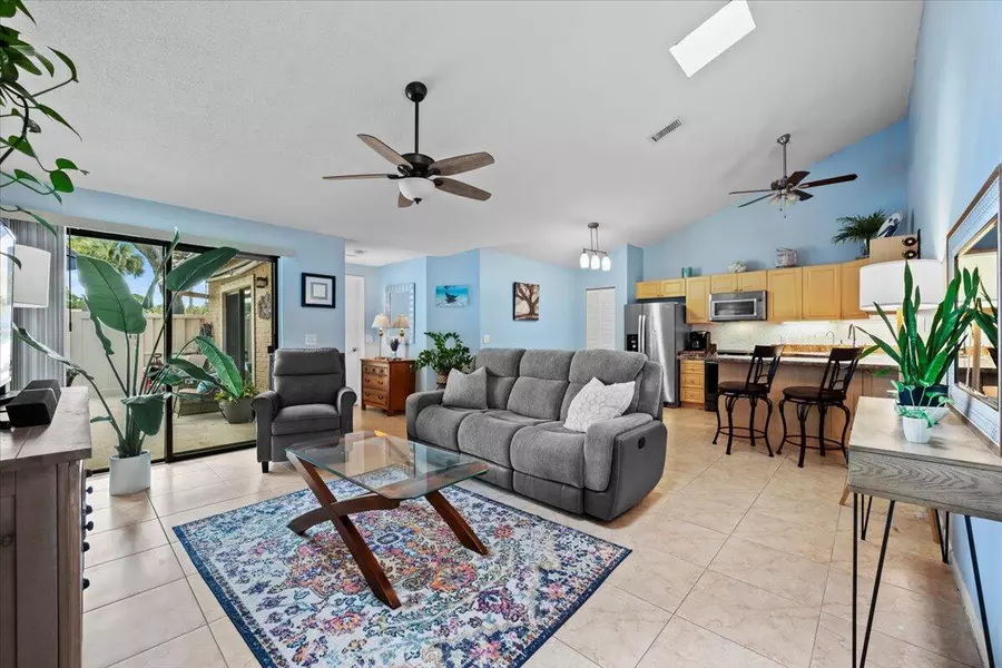 5261 Eagle Lake DR, Palm Beach Gardens, FL 33418