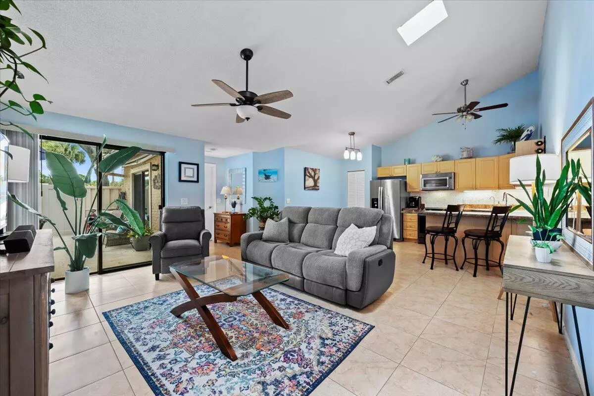 Palm Beach Gardens, FL 33418,5261 Eagle Lake DR