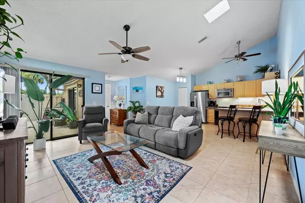5261 Eagle Lake DR, Palm Beach Gardens, FL 33418