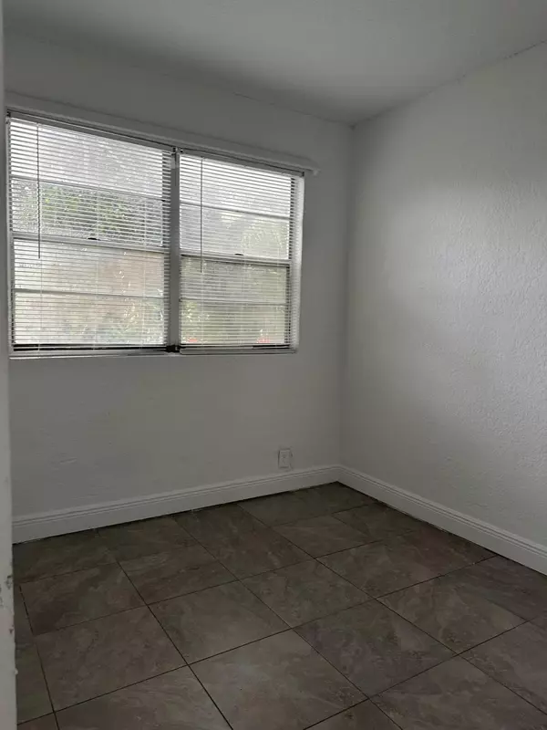 West Palm Beach, FL 33401,608 5th ST 2