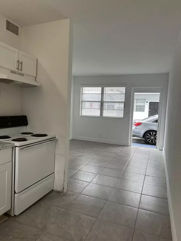 West Palm Beach, FL 33401,608 5th ST 2