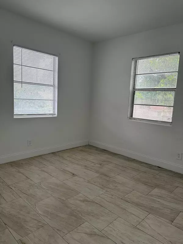 West Palm Beach, FL 33401,608 5th ST 8