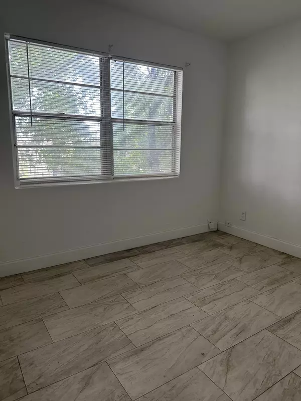 West Palm Beach, FL 33401,608 5th ST 8