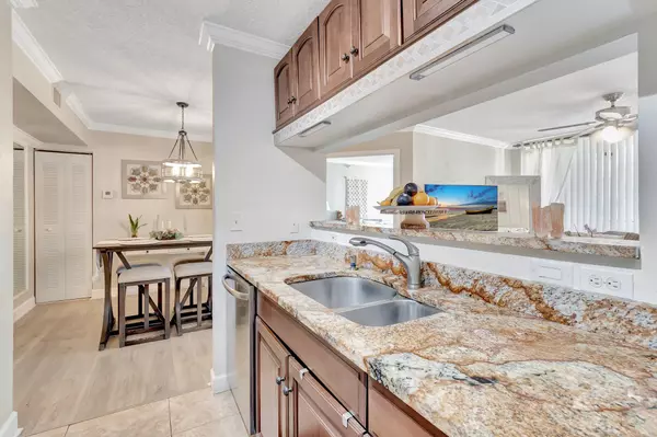 Hypoluxo, FL 33462,103 Yacht Club WAY 206