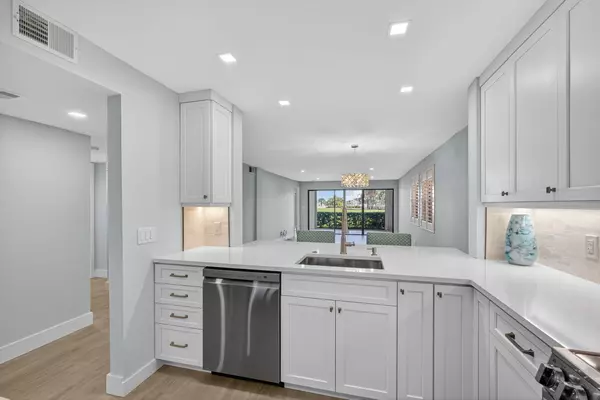 North Palm Beach, FL 33408,1030 Us Highway 1 105