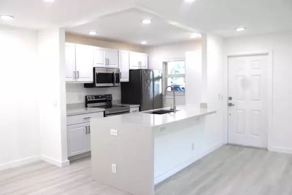 887 North DR A, Delray Beach, FL 33445