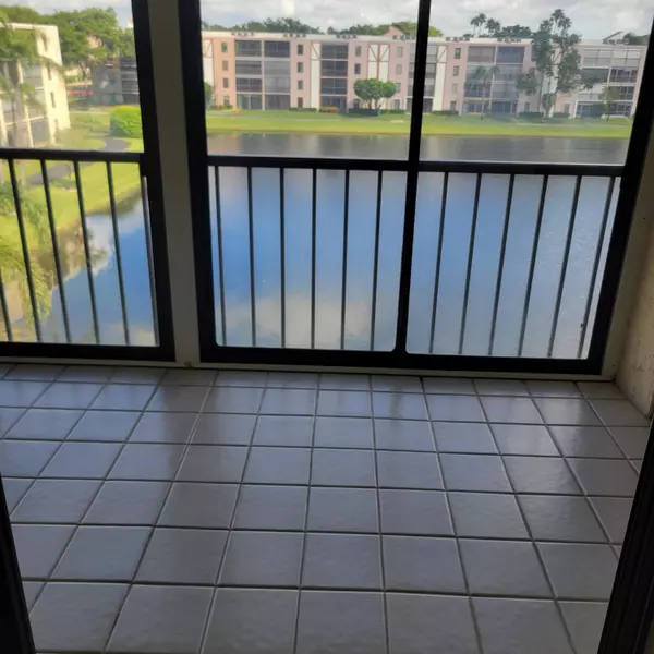 Delray Beach, FL 33446,7351 Kinghurst DR 404