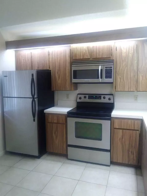 West Palm Beach, FL 33401,3626 Whitehall DR 304