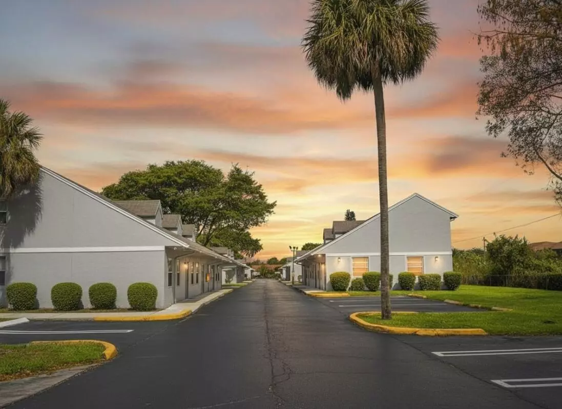 West Palm Beach, FL 33415,5213 Wallis RD B