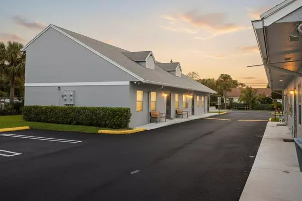 West Palm Beach, FL 33415,5213 Wallis RD B