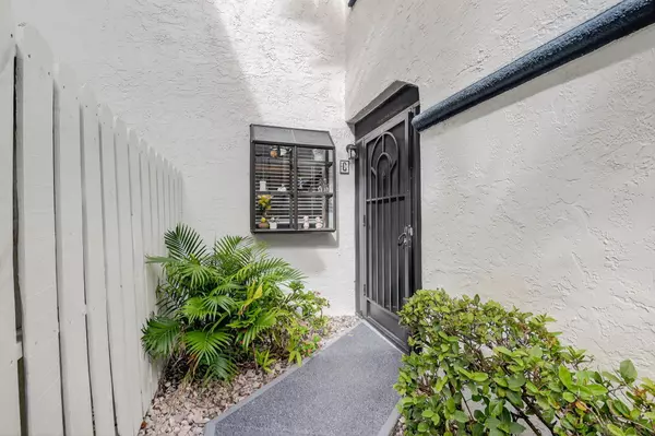 Boynton Beach, FL 33437,5135 Floria DR C