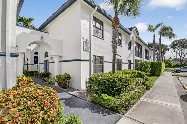 Boynton Beach, FL 33437,5135 Floria DR C