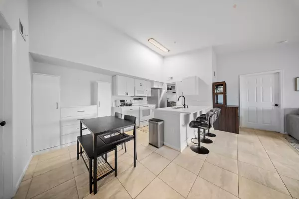 Port Saint Lucie, FL 34986,151 SW Palm DR 208