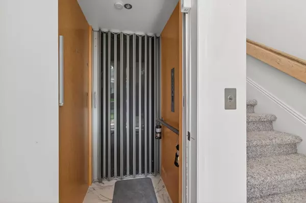 Boca Raton, FL 33496,5846 NW 24th AVE 203