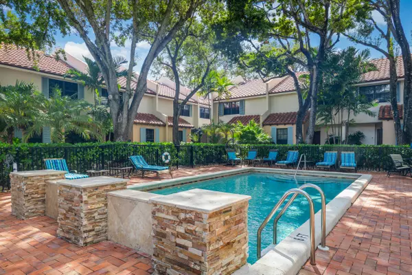 810 SE 2nd ST F, Fort Lauderdale, FL 33301