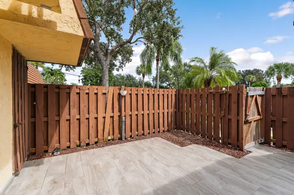 Jupiter, FL 33458,825 Center ST 30a